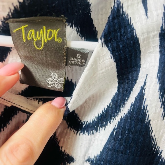 Taylor Blue and White Fit and Flare Cocktail Dress - Picture 3 of 4